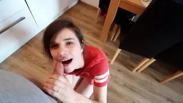 Young-wifes blowjob and cum