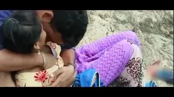Desi girl romance in outdoor