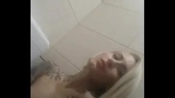 Public pussy play